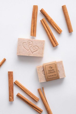 Bade Natural %100 Doğal Tarçınlı Yüz Sabunu 100g Bade Natural %100 Doğal Tarçınlı Yüz Sabunu 100g